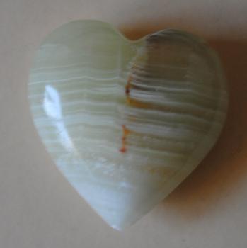 Herz aus weisen Onyx Marmor